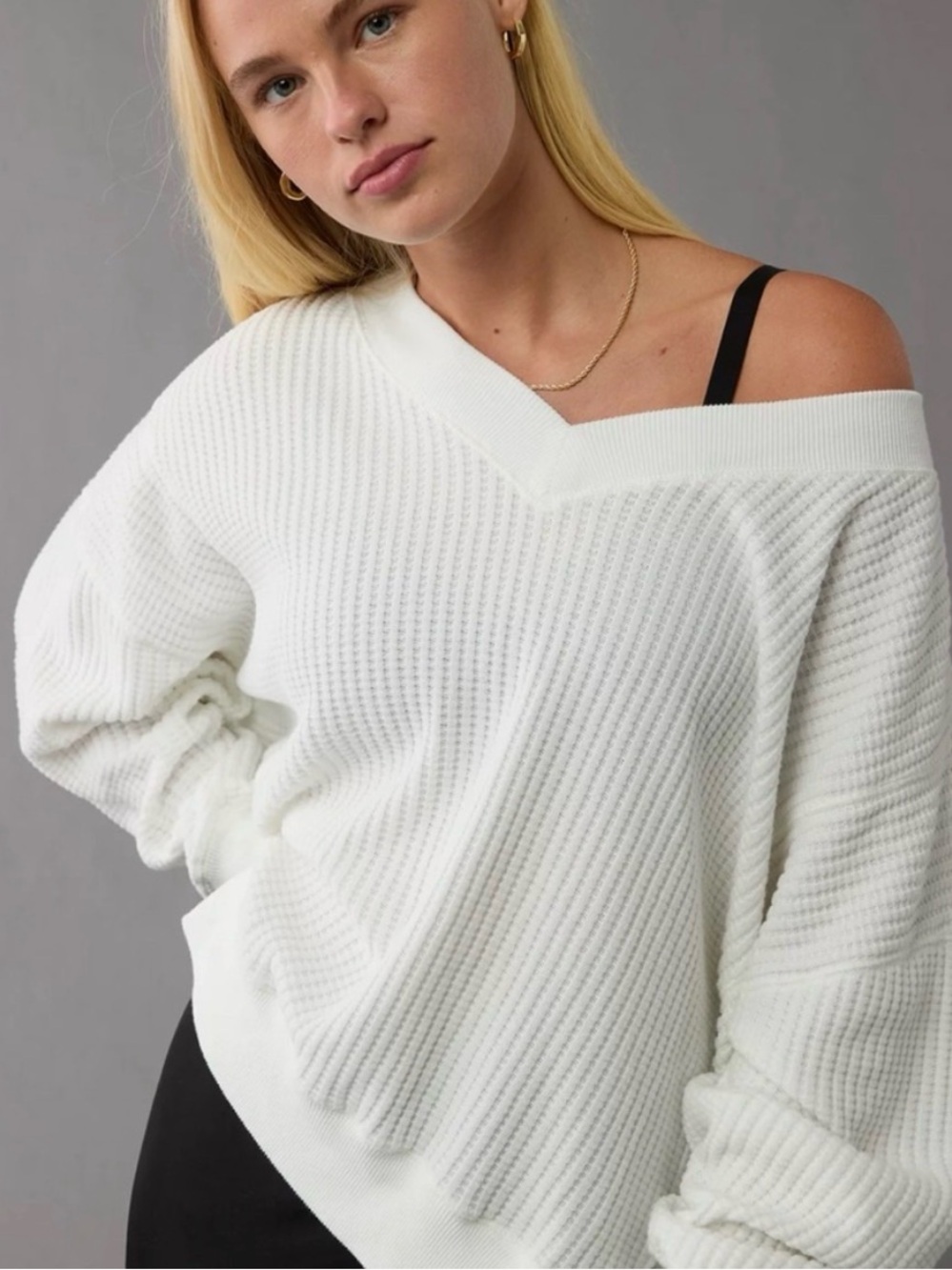 American Eagle White Waffle V-Neck sweatshirt